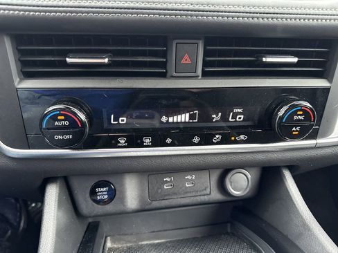 Certified 2025 Nissan Rogue SV image 19