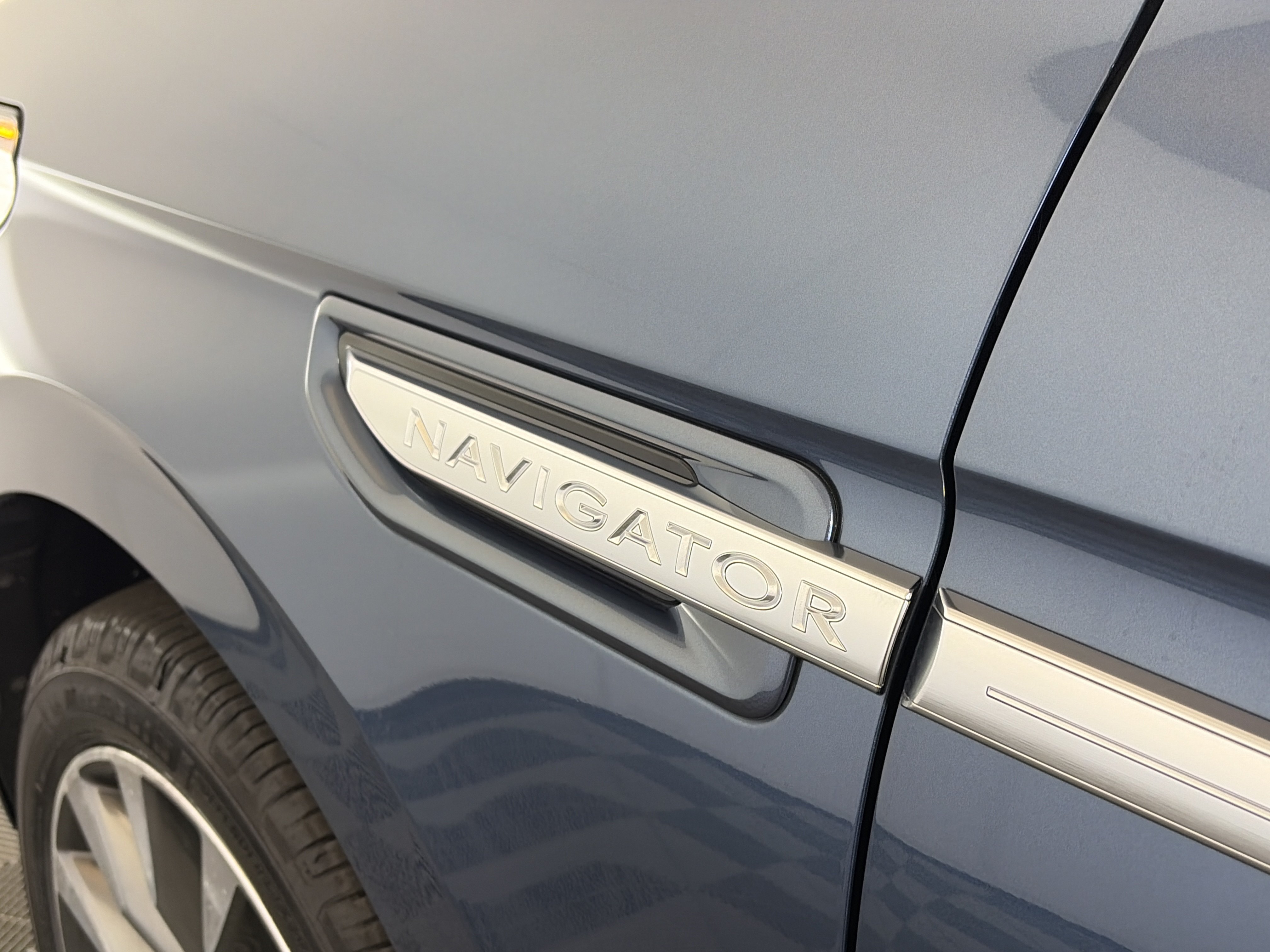 Used 2018 Lincoln Navigator Select w/ Technology Package AWD/4WD image 18