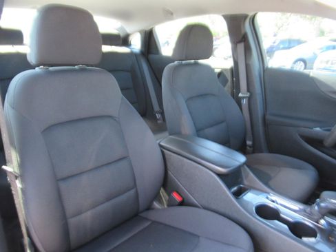 Used 2025 Chevrolet Malibu LT image 10