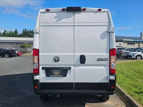 Used 2026 RAM ProMaster 2500 w/ Convenience Group FWD image 4