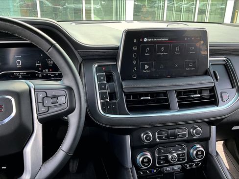 Used 2023 GMC Yukon SLT w/ SLT Luxury Package AWD/4WD image 6