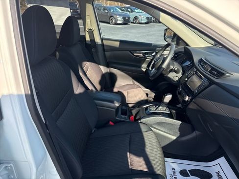 Used 2017 Nissan Rogue SV image 30