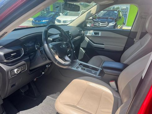 Used 2022 Ford Explorer Limited w/ Equipment Group 301A AWD/4WD image 12