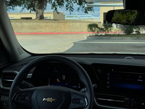 Used 2025 Chevrolet TrailBlazer LT FWD image 34