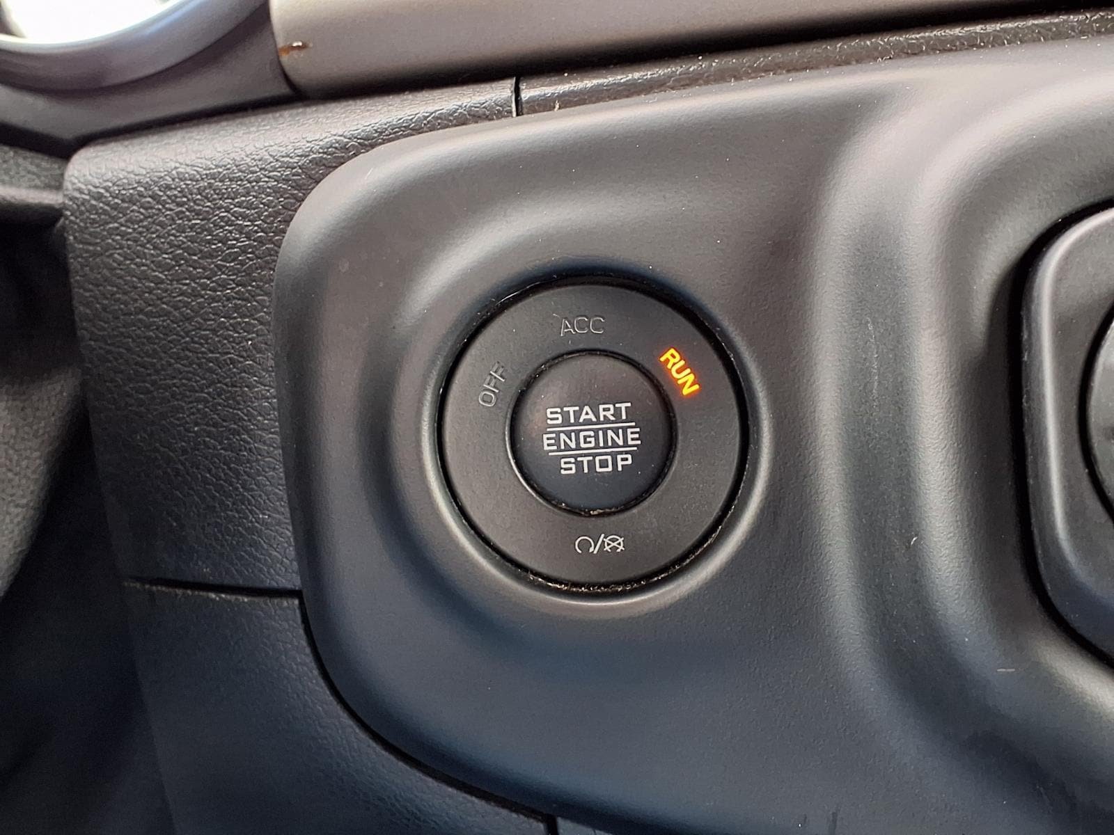 Used 2021 Jeep Gladiator Sport AWD/4WD image 25