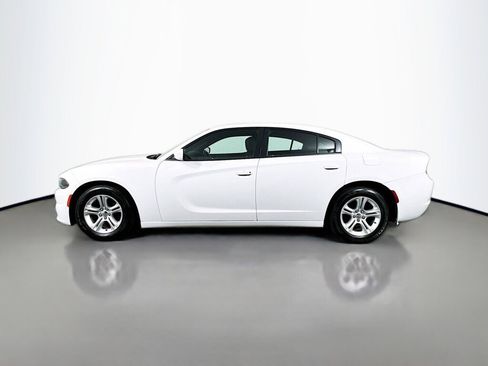 Used 2019 Dodge Charger SXT image 2