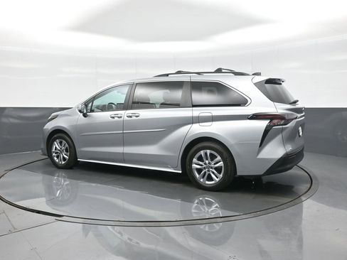 Certified 2024 Toyota Sienna XLE w/ XLE Plus Package image 5