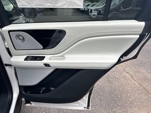New 2026 Lincoln Aviator Black Label w/ Jet Appearance Package AWD/4WD image 17