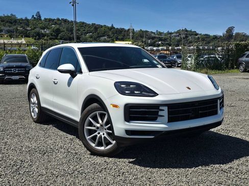 Used 2024 Porsche Cayenne AWD/4WD image 9