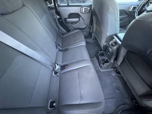 Used 2023 Jeep Gladiator Sport image 15