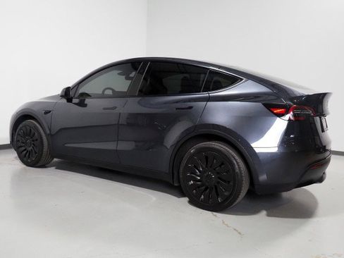 Used 2024 Tesla Model Y Long Range image 9