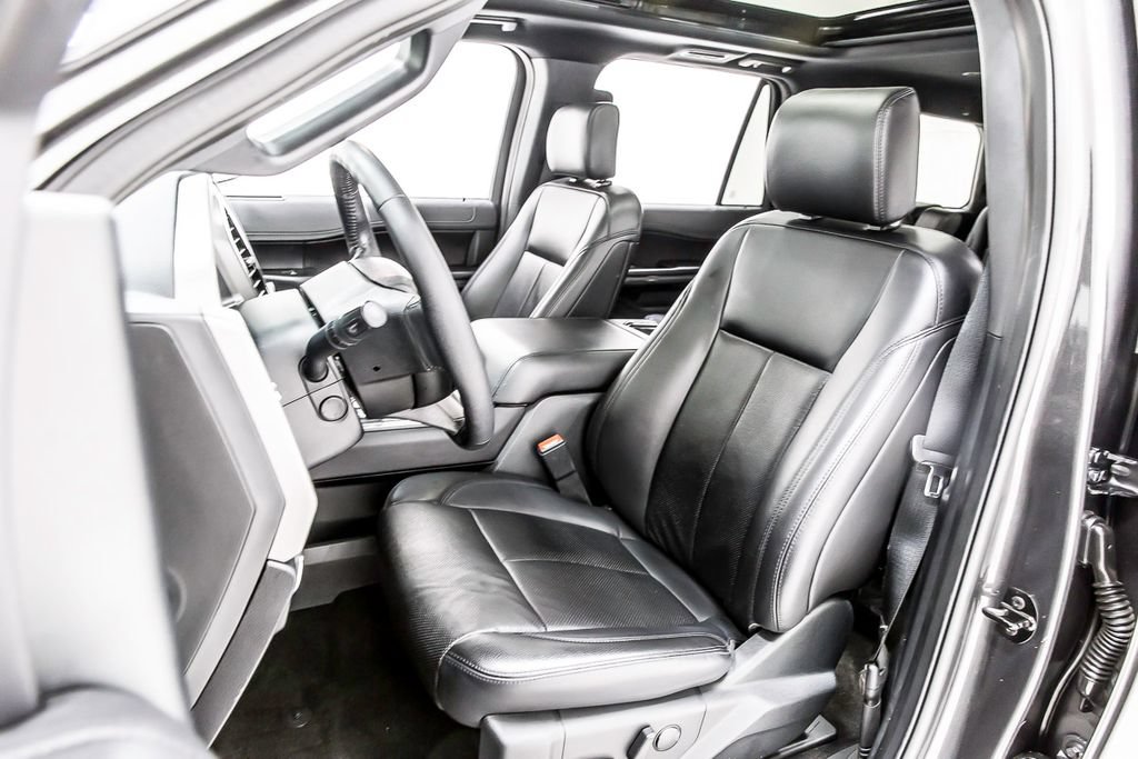 Used 2020 Ford Expedition XLT w/ Equipment Group 202A RWD image 27