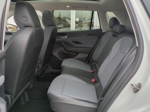 New 2026 Volkswagen Tiguan SE image 28