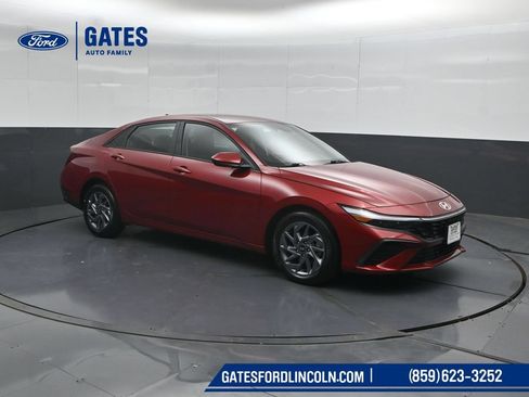 Used 2024 Hyundai Elantra SEL FWD image 4