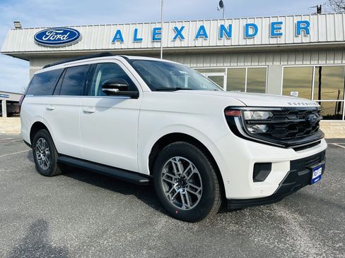 New 2025 Ford Expedition Active image 2