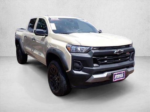 Used 2024 Chevrolet Colorado Trail Boss w/ Advanced Trailering Package AWD/4WD image 4