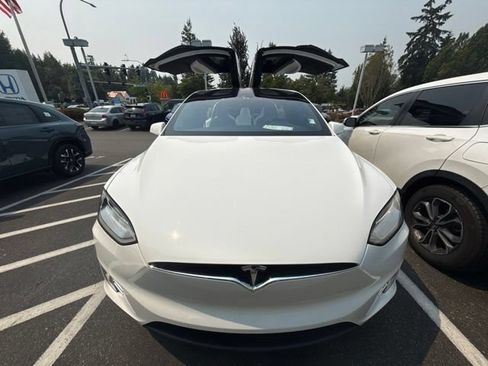 Used 2016 Tesla Model X Performance AWD/4WD image 9
