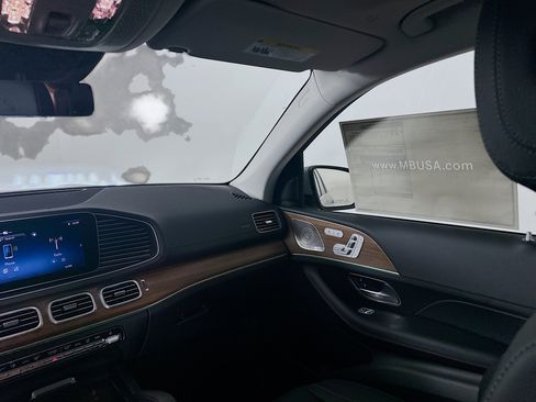 Used 2026 Mercedes-Benz GLS 450 4MATIC image 31