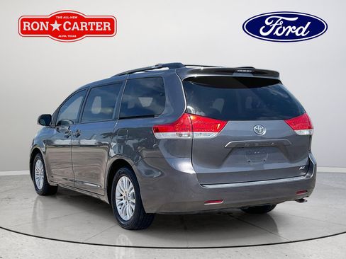 Used 2011 Toyota Sienna XLE w/ Entertainment Pkg FWD image 4