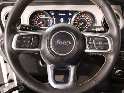 Used 2023 Jeep Gladiator Overland image 3