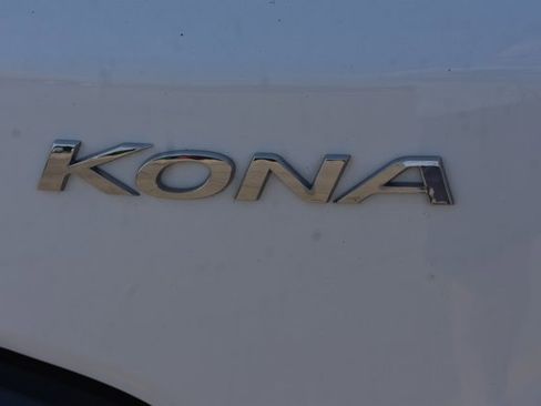Used 2023 Hyundai Kona SEL FWD image 7