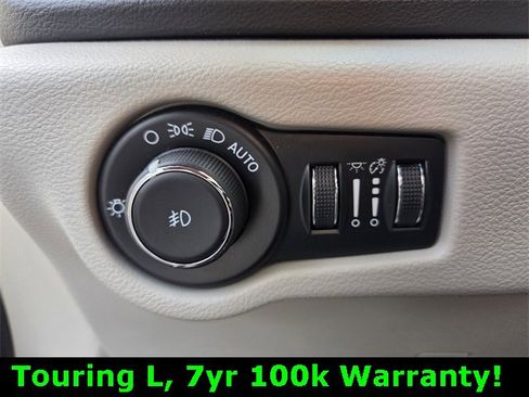 Certified 2024 Chrysler Pacifica Touring-L image 22