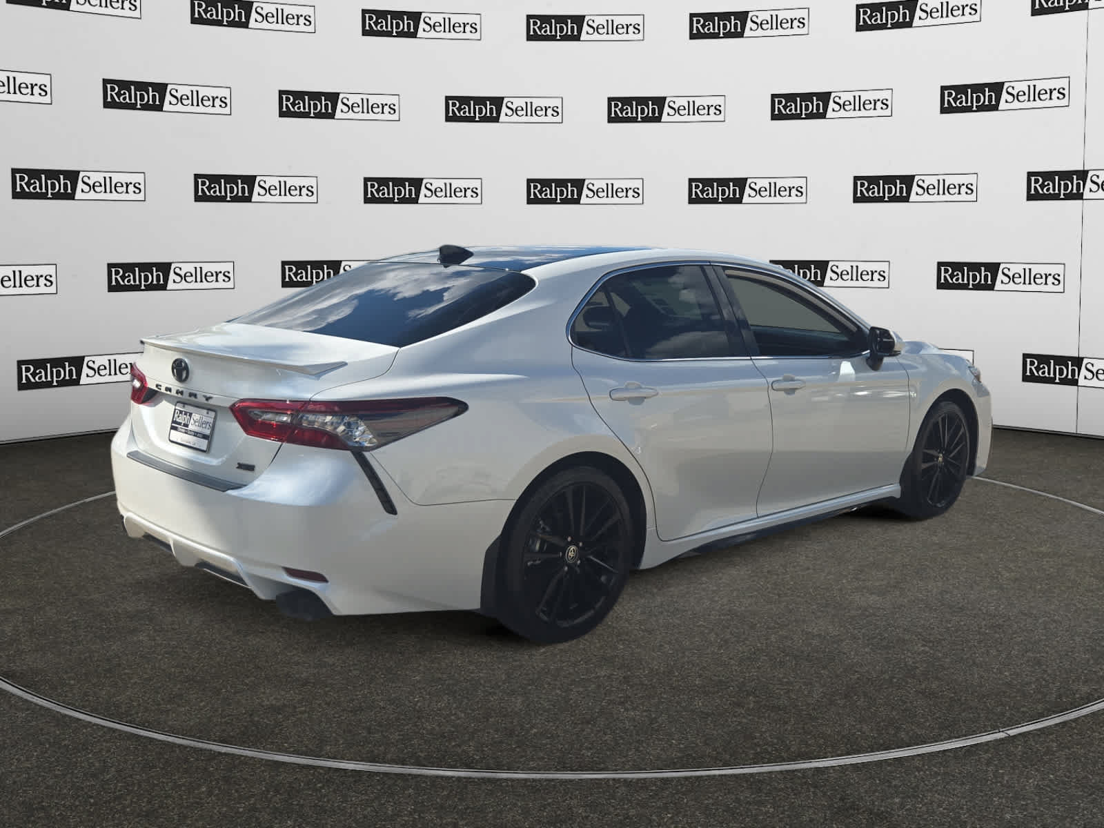 Used 2023 Toyota Camry XSE FWD image 6