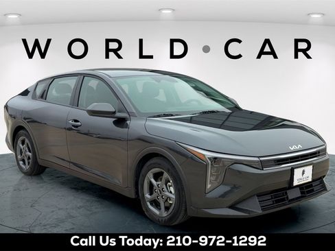 Certified 2025 Kia K4 image 1