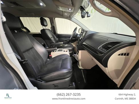 Used 2013 Chrysler Town & Country Touring-L w/ Driver Convenience Group FWD image 20