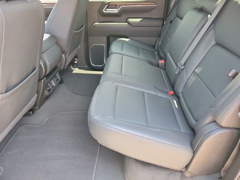 Used 2025 GMC Sierra 1500 SLT AWD/4WD image 9