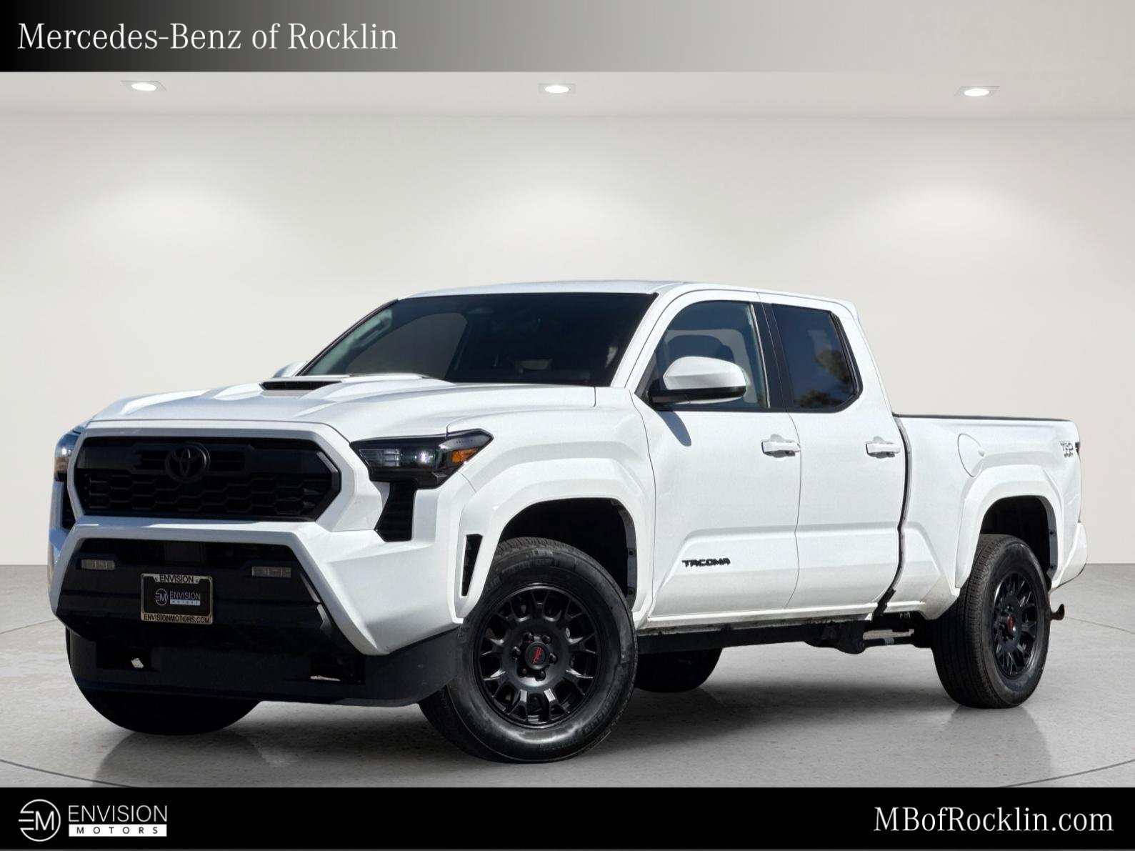 Used 2025 Toyota Tacoma TRD Sport AWD/4WD image 1