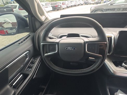Used 2025 Ford Expedition Max Platinum w/ Driver's Package AWD/4WD image 23