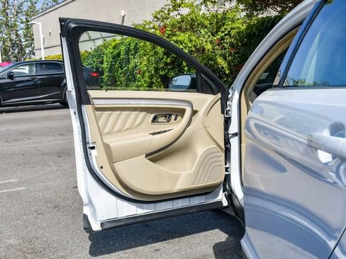 Used 2013 Ford Taurus SE image 19