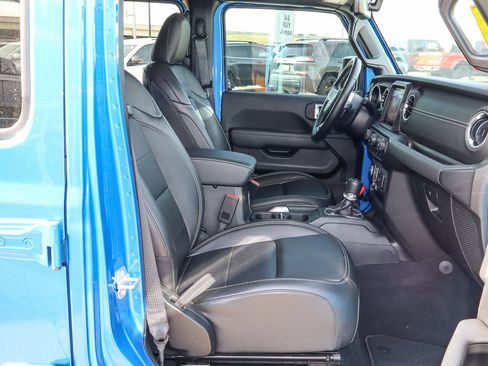 Used 2022 Jeep Wrangler Unlimited Sahara w/ Cold Weather Group image 27