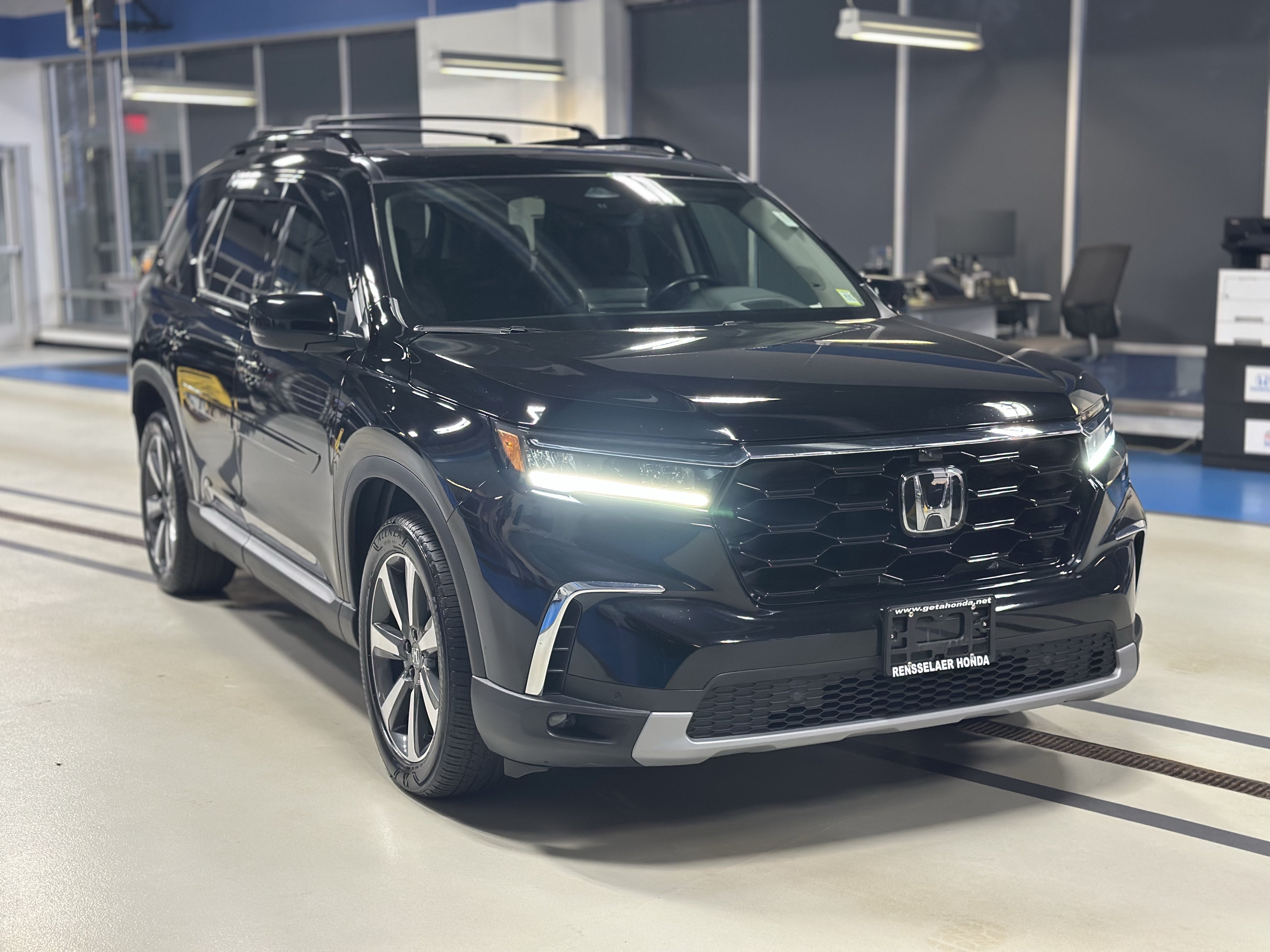 Used 2023 Honda Pilot Elite image 4