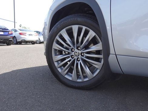 Used 2022 Toyota Highlander Platinum image 8