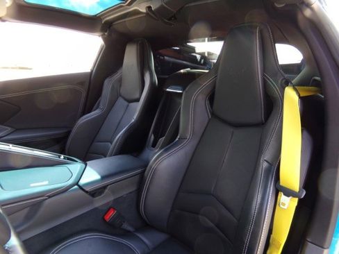 Used 2021 Chevrolet Corvette Stingray Coupe w/ Z51 Performance Package image 27