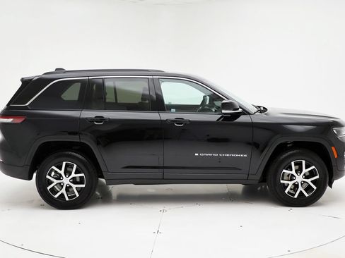 Used 2025 Jeep Grand Cherokee Limited AWD/4WD image 3