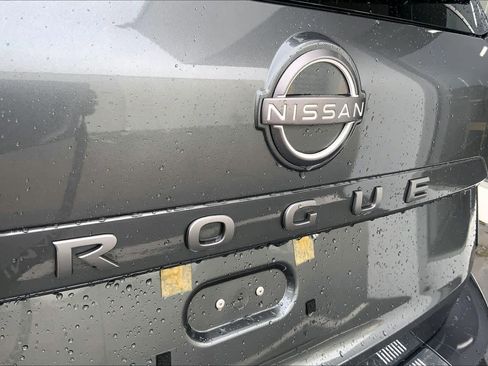 Used 2025 Nissan Rogue SV w/ SV Premium Package image 10