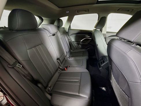 Used 2025 Audi Q5 Premium w/ Convenience Package image 24