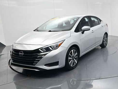 Used 2024 Nissan Versa SV FWD image 3