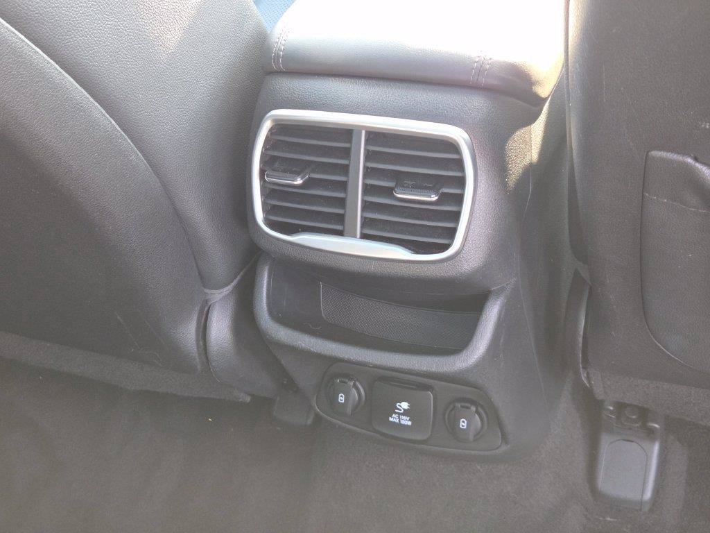 Used 2020 Hyundai Santa Fe Limited AWD/4WD image 17