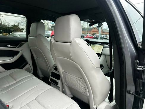 Used 2023 Jaguar F-PACE R-Dynamic S image 19