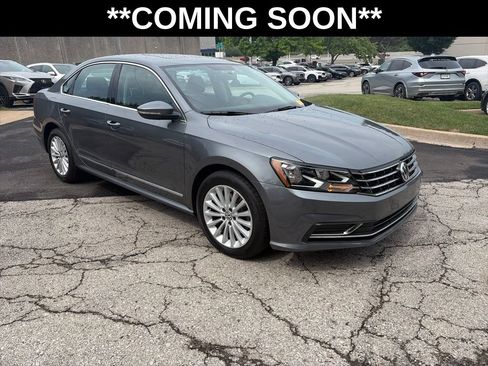 Used 2017 Volkswagen Passat 1.8T SE FWD image 3