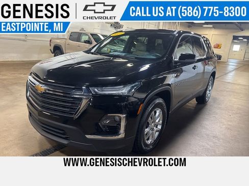 Used 2023 Chevrolet Traverse LS FWD image 1