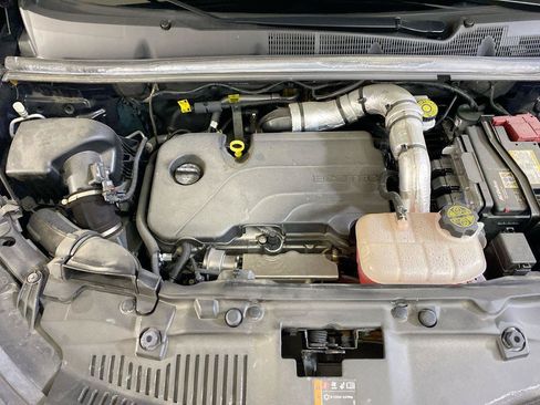 Used 2022 Buick Encore Preferred w/ Safety Package II AWD/4WD image 2