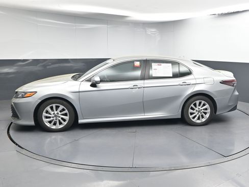 Certified 2021 Toyota Camry LE image 5