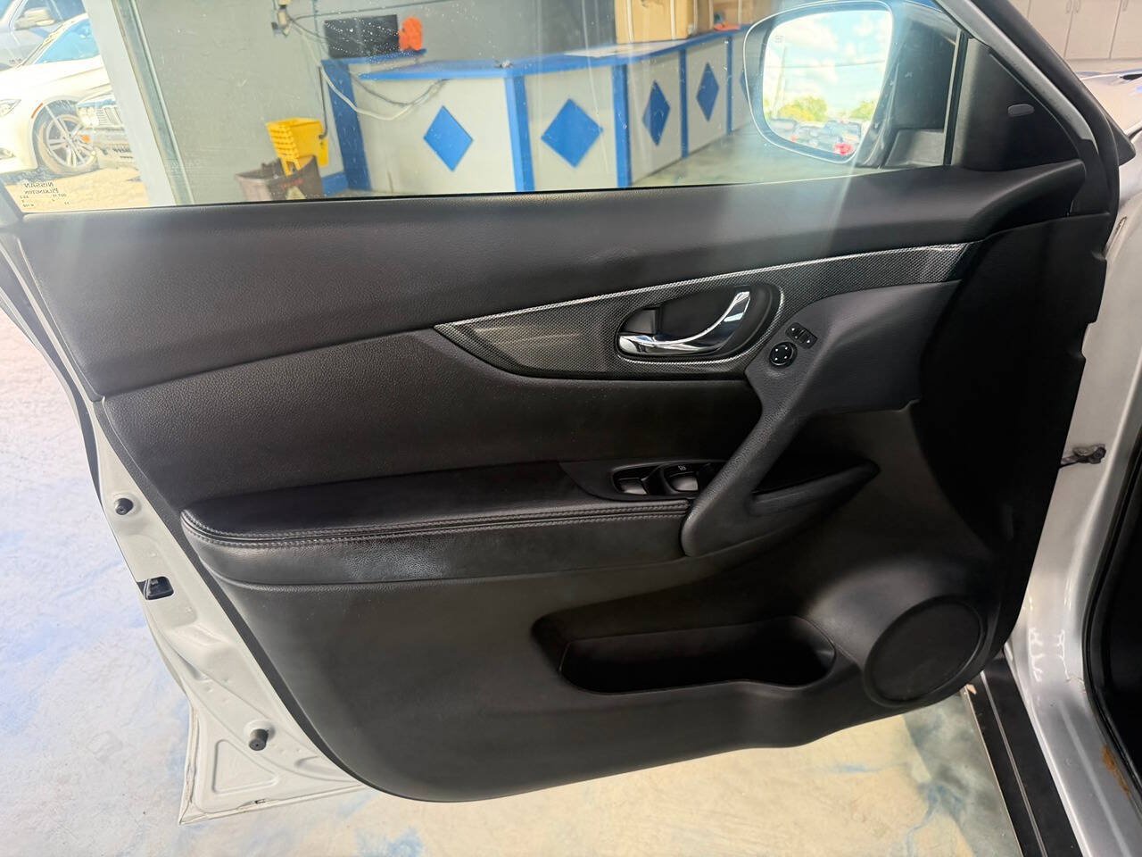 Used 2015 Nissan Rogue SL AWD/4WD image 16