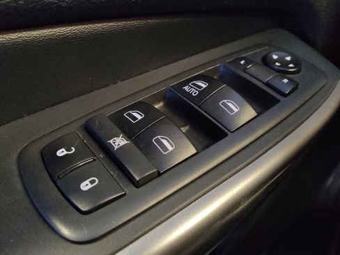 Used 2019 Jeep Cherokee Latitude w/ Popular Appearance Group image 27