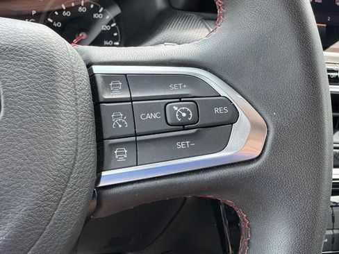 Used 2025 Jeep Compass Trailhawk AWD/4WD image 20